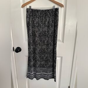 BCBG New York Black/White Wrinkled Style Long Skirt with Side Slits Size PL